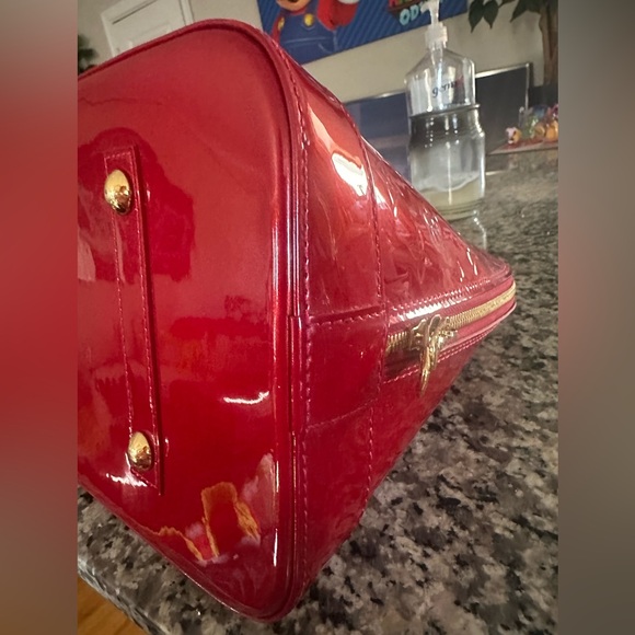 Louis Vuitton Vernis Alma GM Pomme D’Amour - Picture 7 of 17